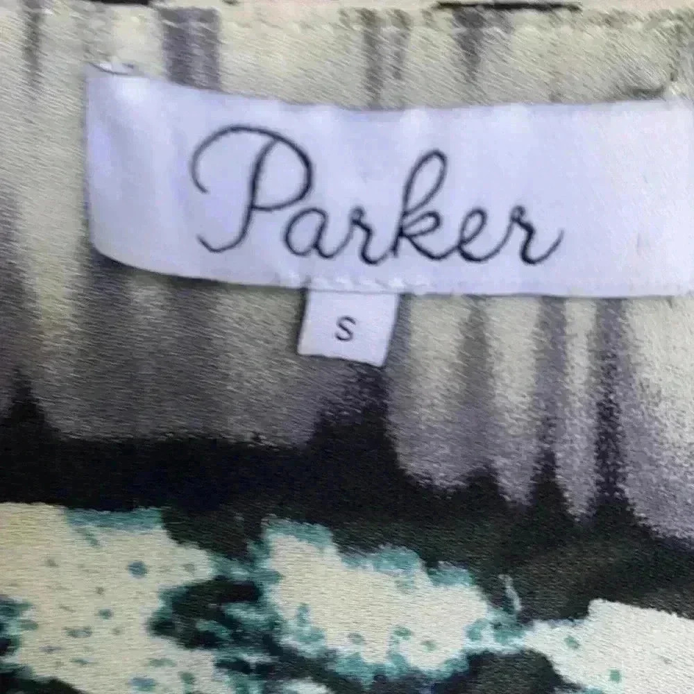 Parker grey silk reptile print surplice neck blouse size small - Picture 2 of 8